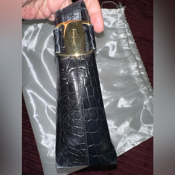 Salvatore Ferragamo Vara Croc Embossed Shoulder Bag - Picture 5 of 16